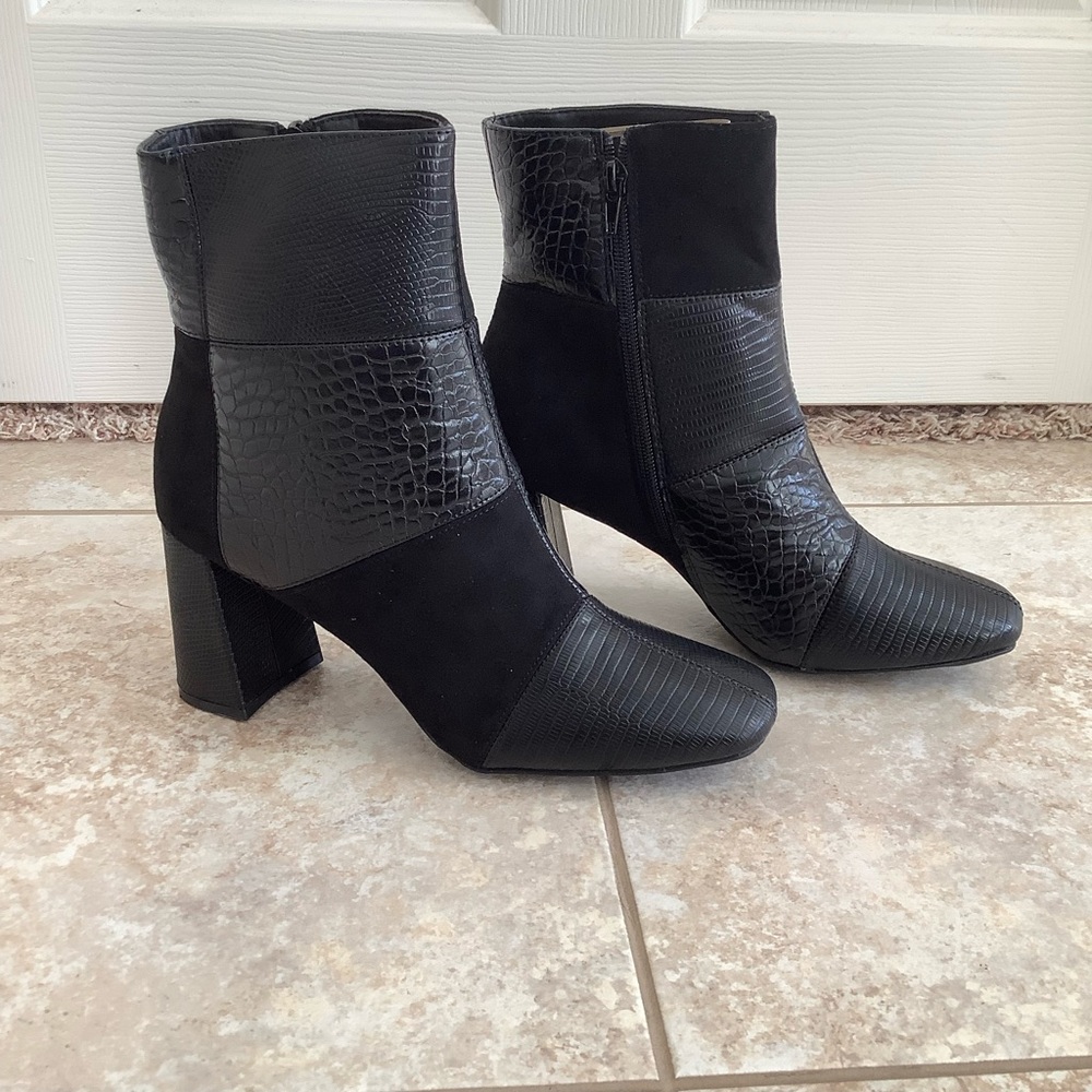 Womens Sugar multi lizard boot size 8.